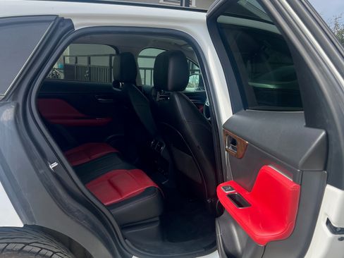 Used 2017 Jaguar F-PACE R-Sport image 16