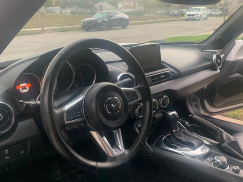 Used 2018 MAZDA MX-5 Miata RF Grand Touring image 12