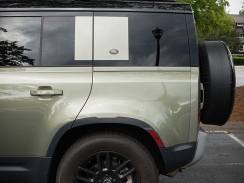 Used 2024 Land Rover Defender 110 S AWD/4WD image 9
