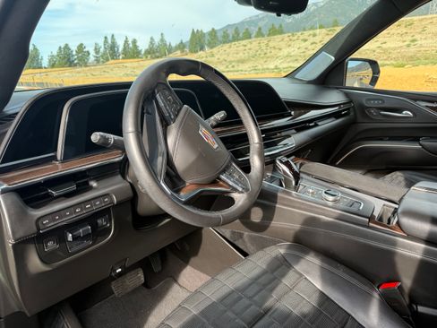 Used 2023 Cadillac Escalade ESV Sport Platinum w/ LPO, ONYX Package image 12