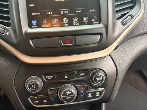 Used 2016 Jeep Cherokee Limited FWD image 6