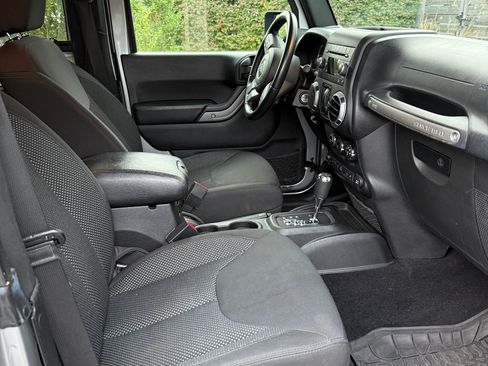 Used 2016 Jeep Wrangler Sport image 5