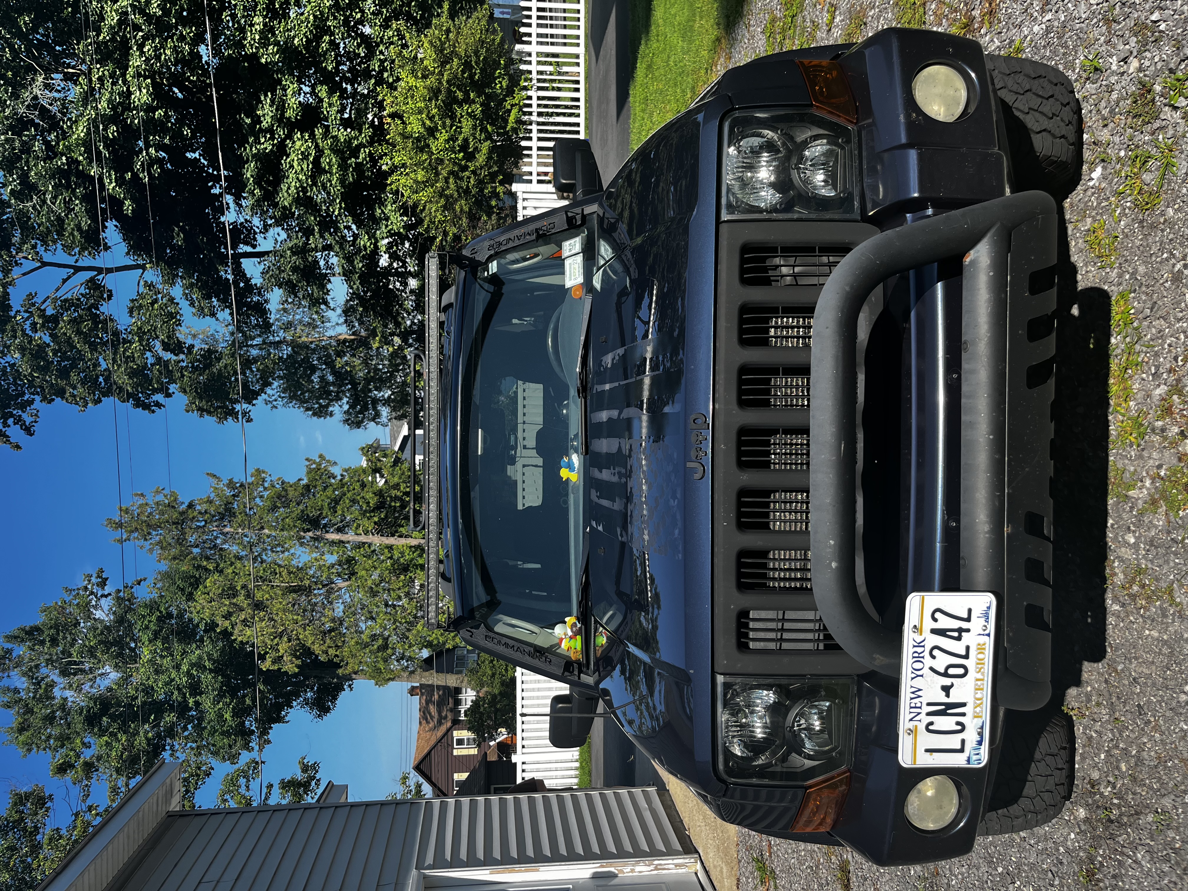 Used 2010 Jeep Commander Sport w/ Sun/Sound Group AWD/4WD image 1
