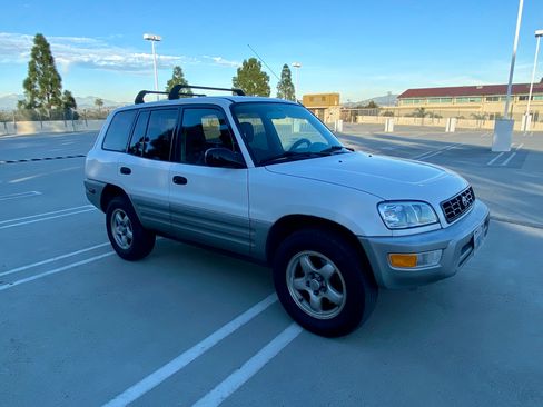 Used 1998 Toyota RAV4 2WD 4-Door image 12