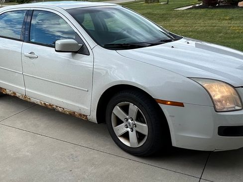 Used 2009 Ford Fusion SE FWD image 2