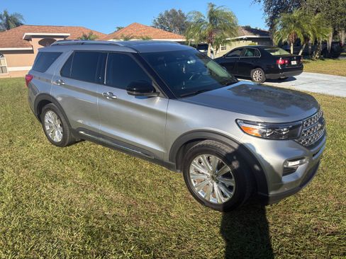 Used 2021 Ford Explorer Limited w/ Equipment Group 301A image 13