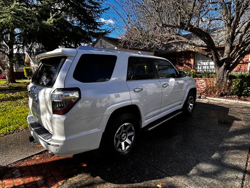 Used 2014 Toyota 4Runner Limited image 8