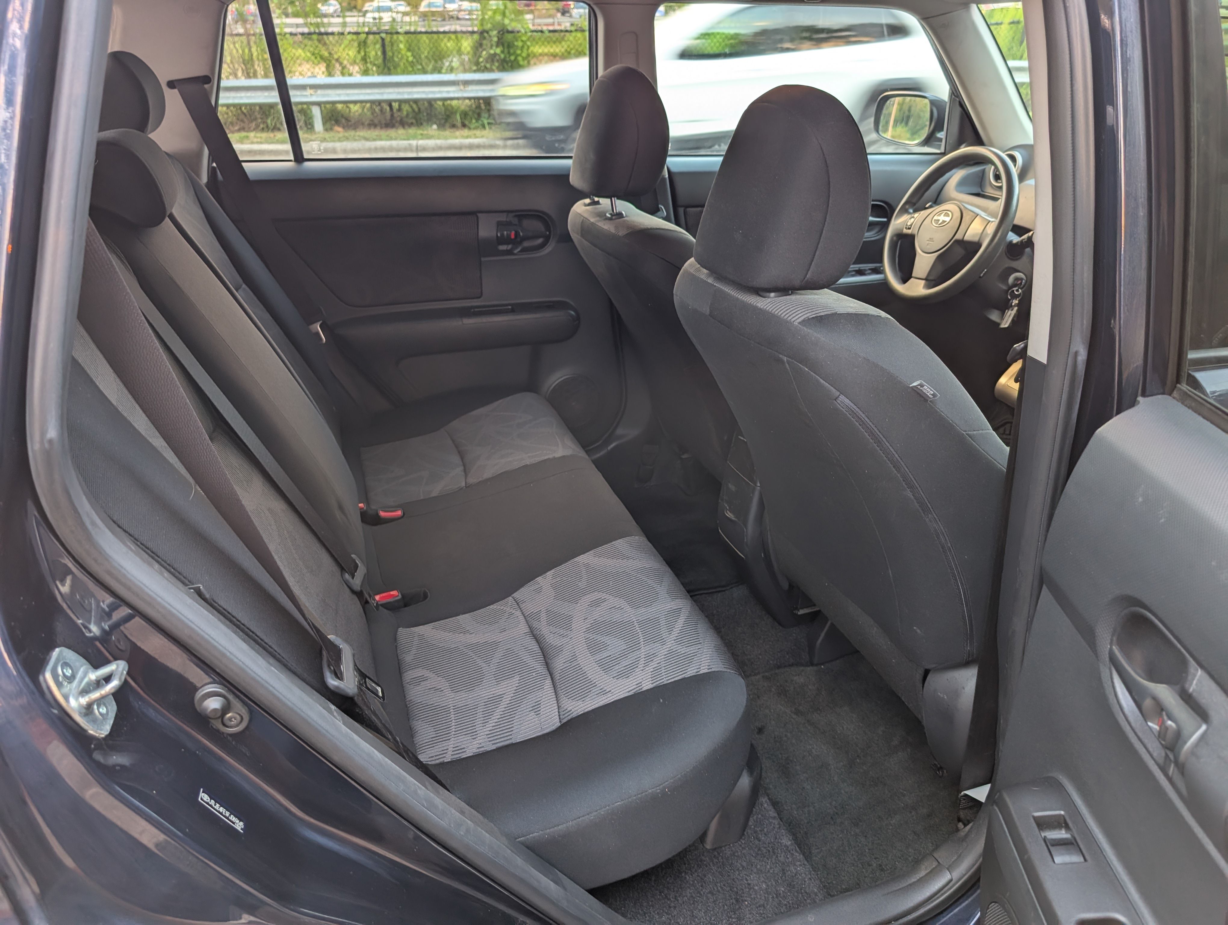 Used 2015 Scion xB FWD image 8
