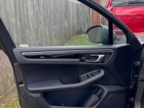 Used 2015 Porsche Macan S image 18