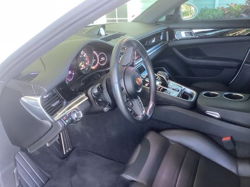 Used 2022 Porsche Panamera 4 E-Hybrid image 8