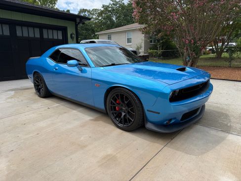 Used 2015 Dodge Challenger SRT RWD image 8