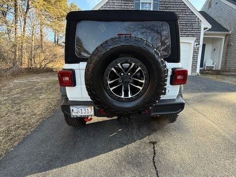 Used 2024 Jeep Wrangler Unlimited Rubicon w/ XTREMEE 35" Tire Package image 8