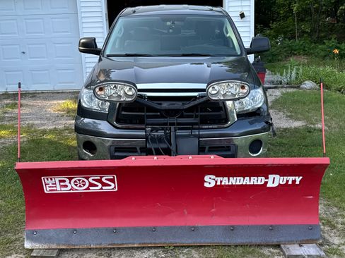 Used 2011 Toyota Tundra 4x4 Double Cab w/ Tow Pkg image 1