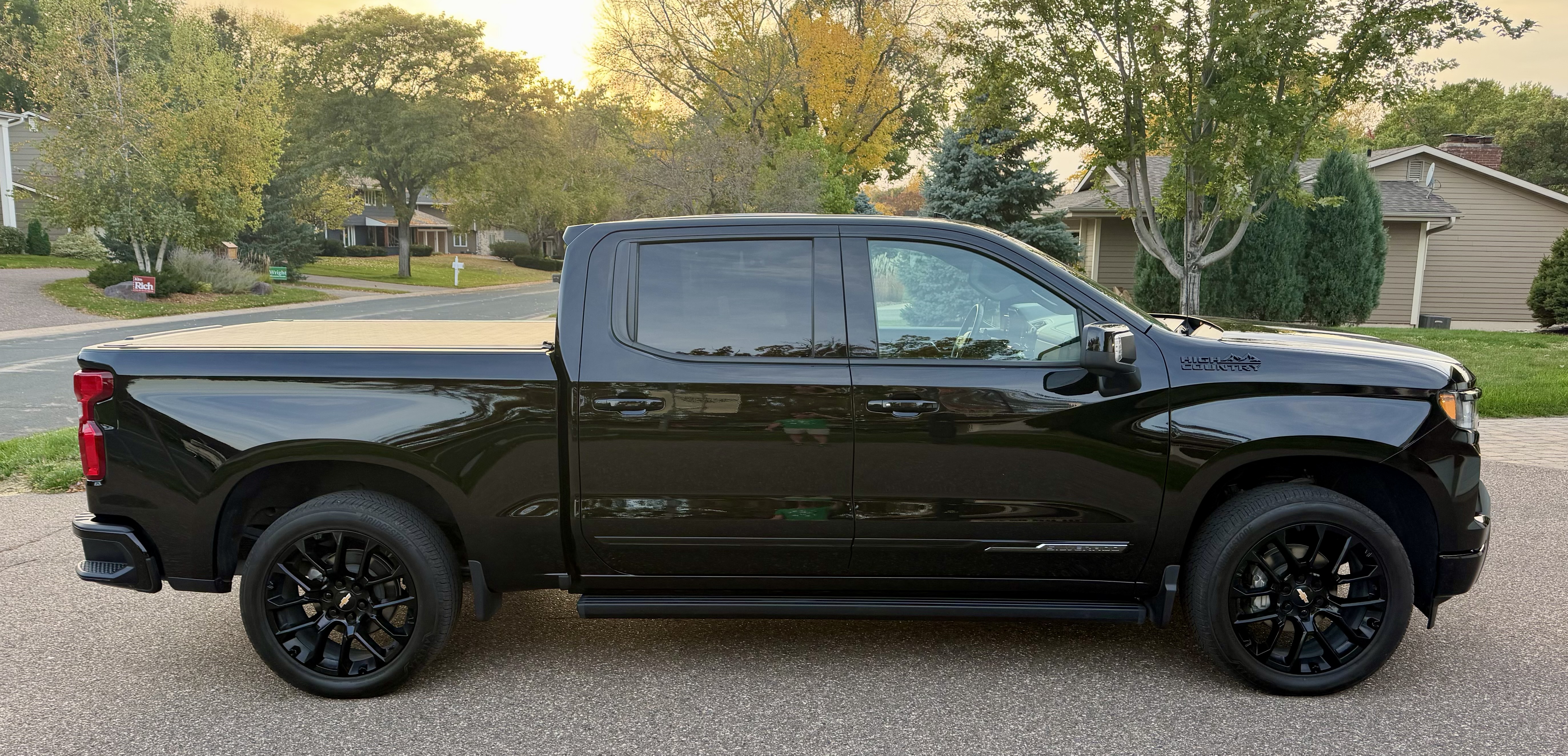 Used 2025 Chevrolet Silverado 1500 High Country w/ Midnight Edition AWD/4WD image 6