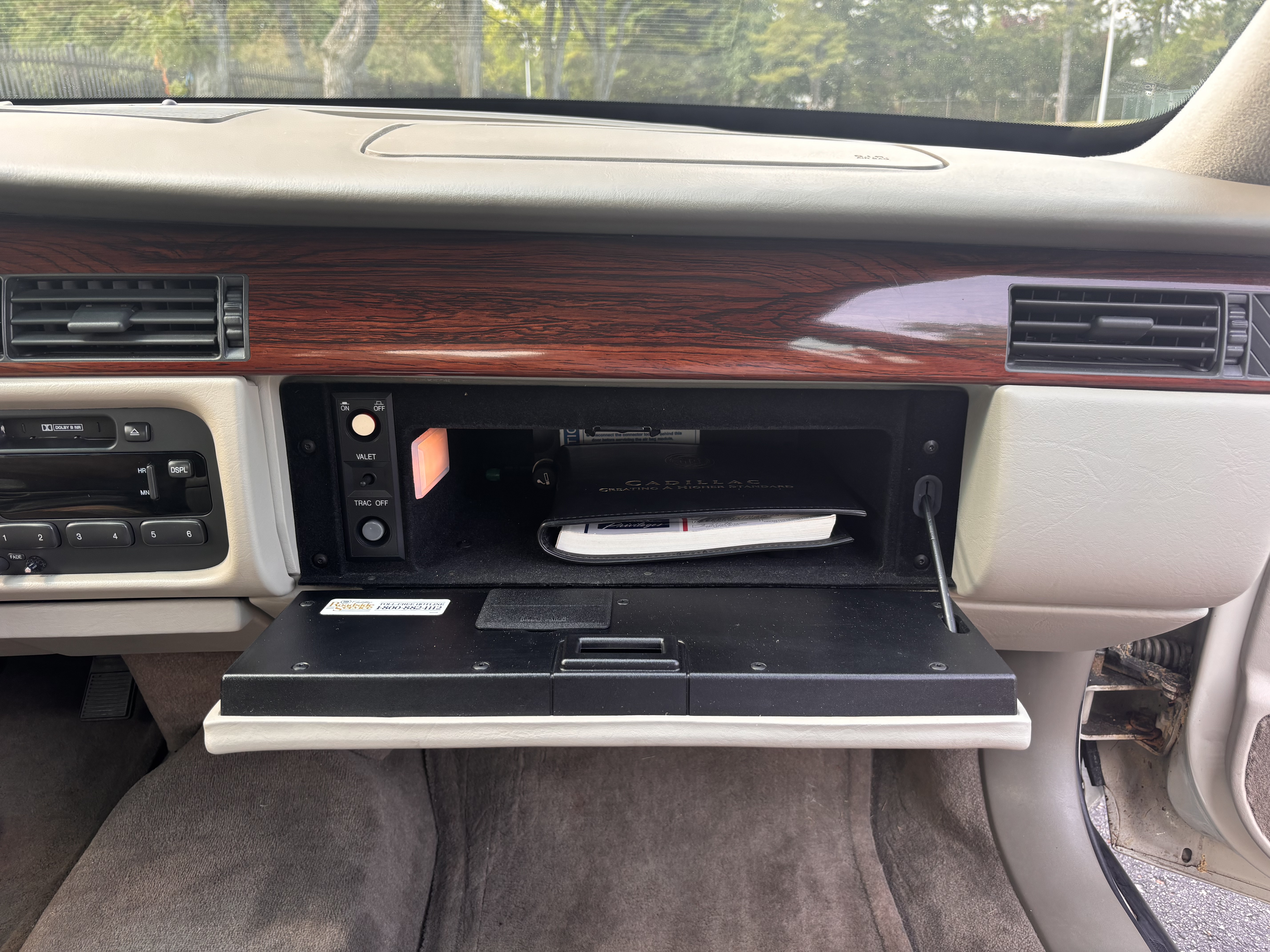 Used 1996 Cadillac De Ville Sedan FWD image 24