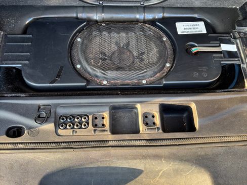 Used 2015 Jeep Wrangler Unlimited Sahara image 9