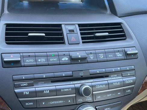 Used 2011 Honda Accord EX-L image 11