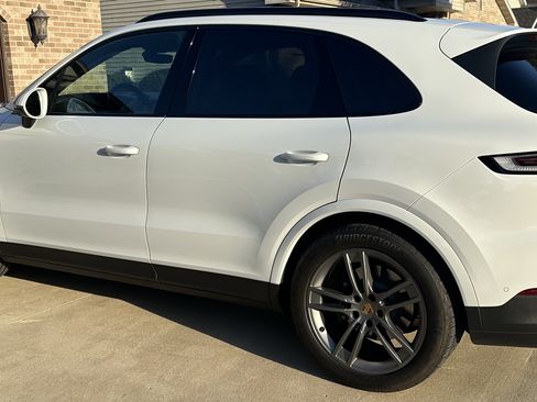 Used 2024 Porsche Cayenne image 2