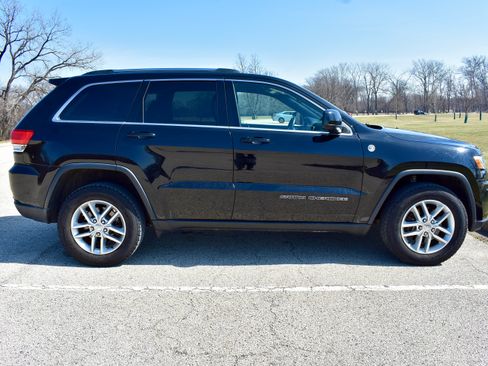 Used 2017 Jeep Grand Cherokee Laredo w/ Quick Order Package 23E image 6