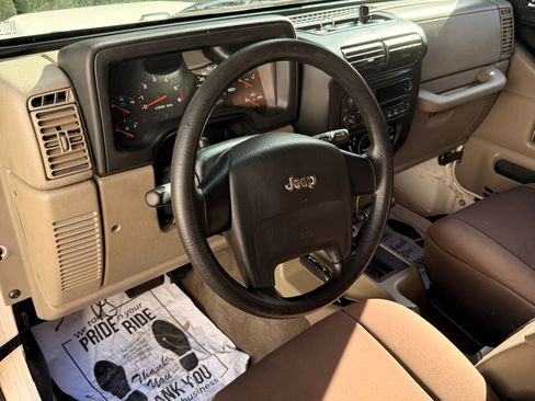 Used 2010 Jeep Wrangler Unlimited Sport AWD/4WD image 8