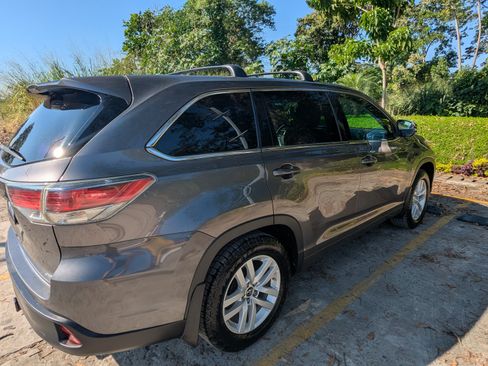 Used 2016 Toyota Highlander LE image 6