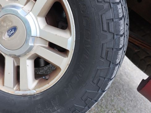 Used 2005 Ford F150 Lariat image 8