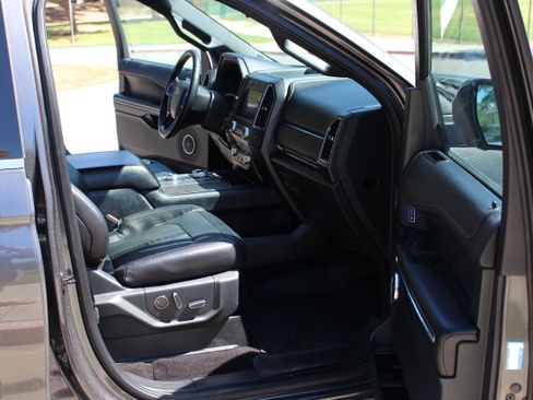 Used 2021 Ford Expedition Max Limited AWD/4WD image 14