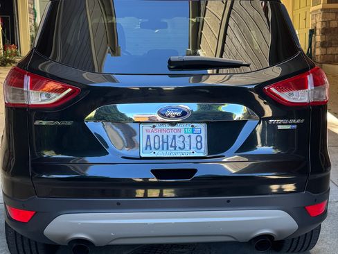 Used 2014 Ford Escape Titanium w/ Equipment Group 401A AWD/4WD image 2