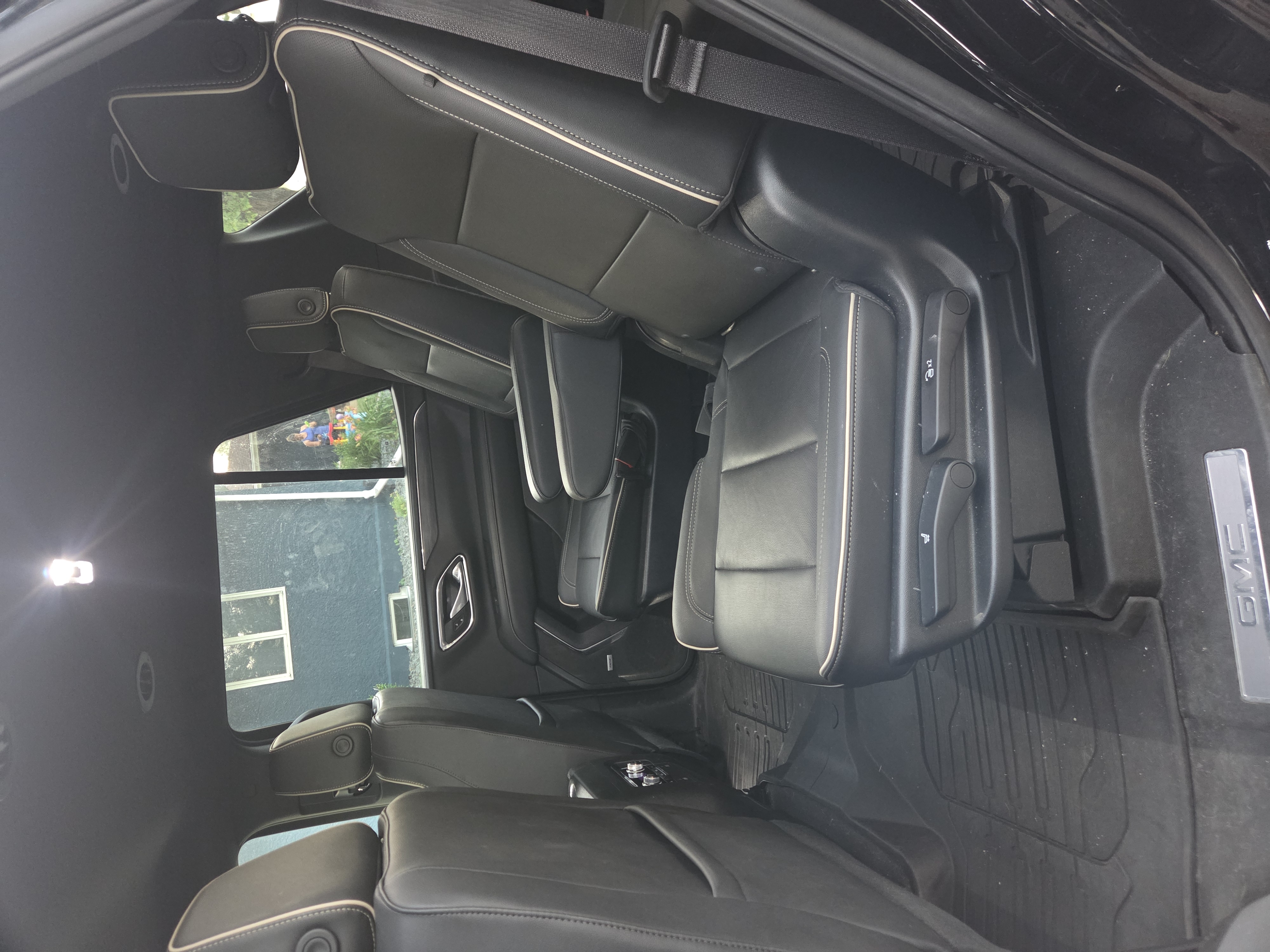 Used 2022 GMC Yukon SLT w/ SLT Luxury Package AWD/4WD image 13