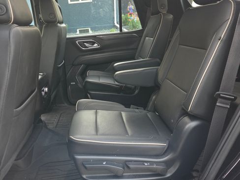 Used 2022 GMC Yukon SLT w/ SLT Luxury Package AWD/4WD image 13