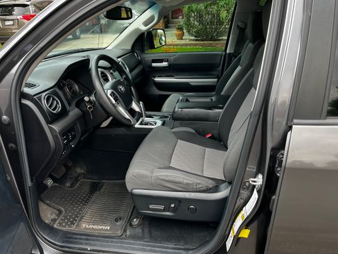 Used 2015 Toyota Tundra SR5 w/ TRD Off Road Package AWD/4WD image 10