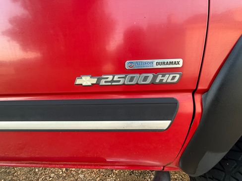 Used 2006 Chevrolet Silverado 2500 LT w/ Heavy-Duty Power Package AWD/4WD image 6