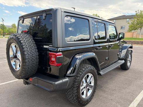 Used 2021 Jeep Wrangler Unlimited Sahara AWD/4WD image 6