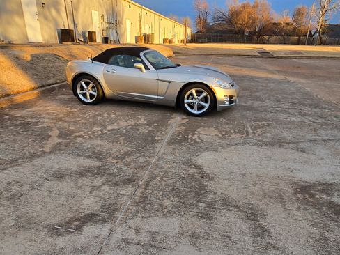 Used 2009 Saturn Sky w/ Premium Trim Package image 2
