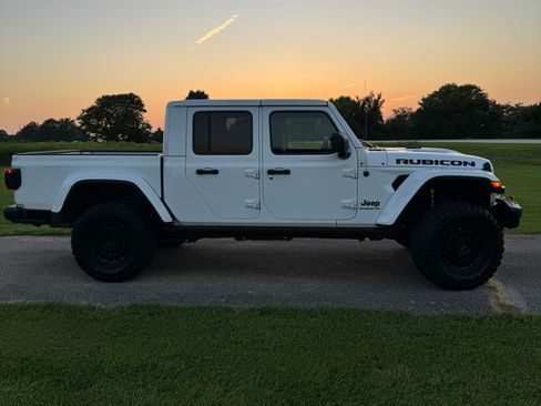 Used 2022 Jeep Gladiator Rubicon w/ LED Lighting Group AWD/4WD image 6