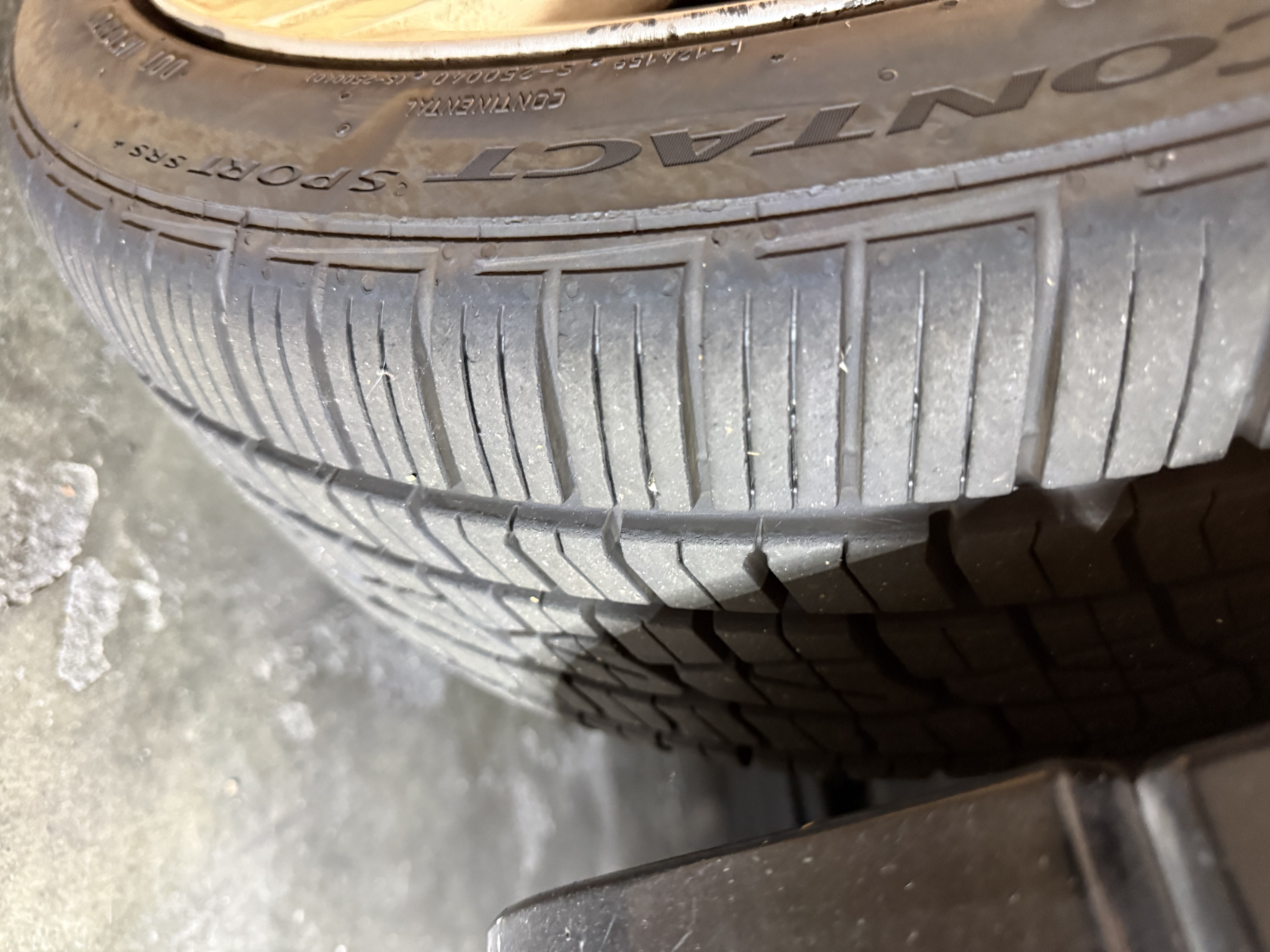 Used 2005 Chrysler Crossfire Coupe RWD image 16