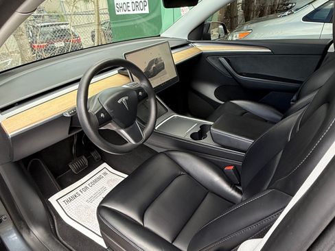 Used 2022 Tesla Model Y Long Range image 10