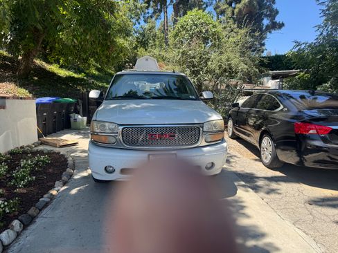 Used 2006 GMC Yukon XL Denali AWD/4WD image 1