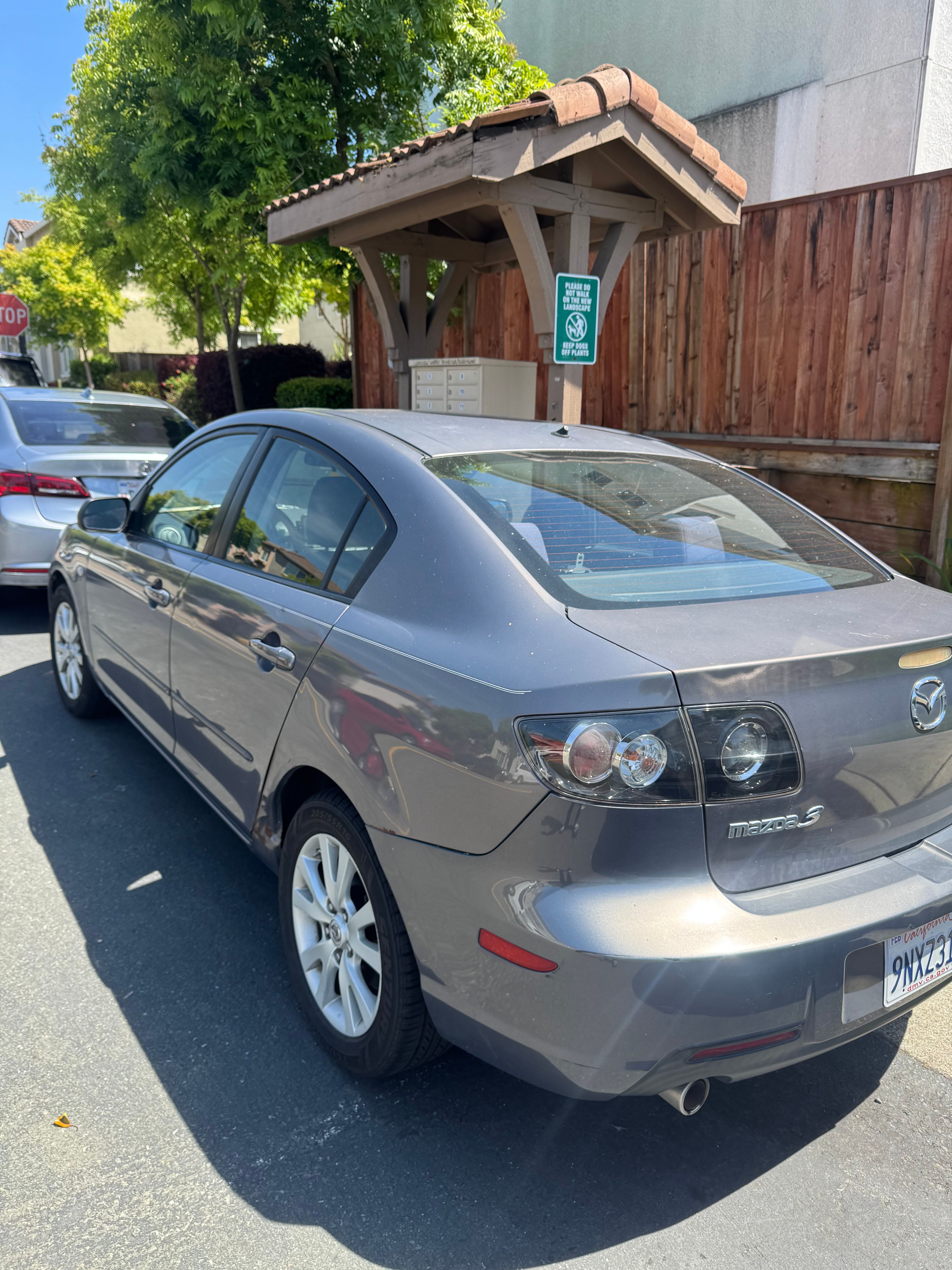 Used 2007 MAZDA MAZDA3 i Touring FWD image 2