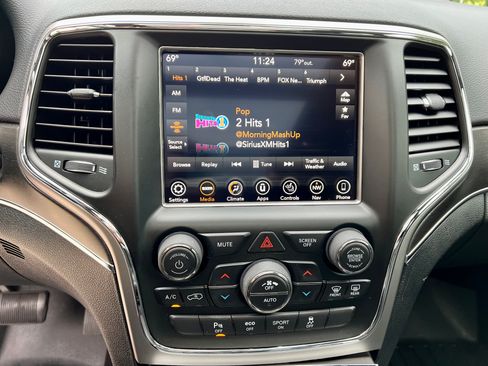 Used 2018 Jeep Grand Cherokee Limited w/ Luxury Group II image 13