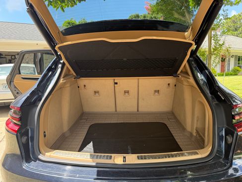 Used 2017 Porsche Macan AWD/4WD image 10