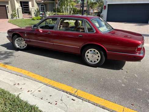 Used 2000 Jaguar XJ Vanden Plas image 4