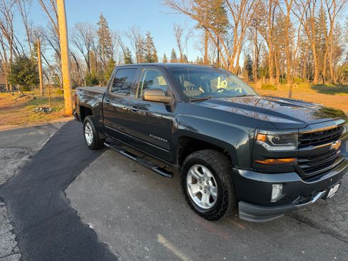 Used 2018 Chevrolet Silverado 1500 LT w/ All Star Edition image 2