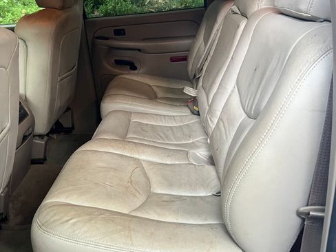 Used 2004 Chevrolet Suburban LT w/ Preferred Equipment Group image 17