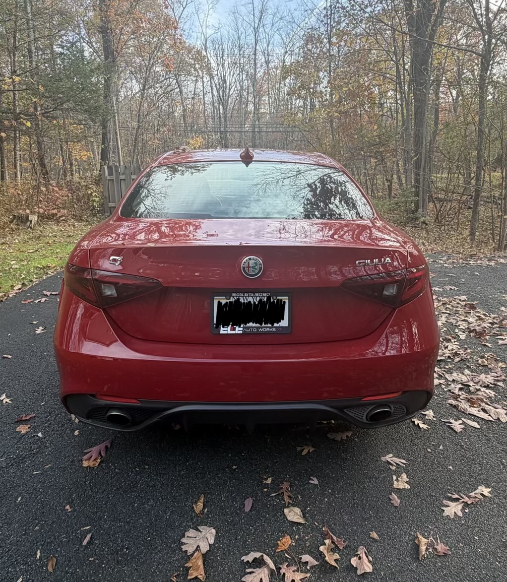Used 2017 Alfa Romeo Giulia AWD w/ Sport Appearance Package image 8
