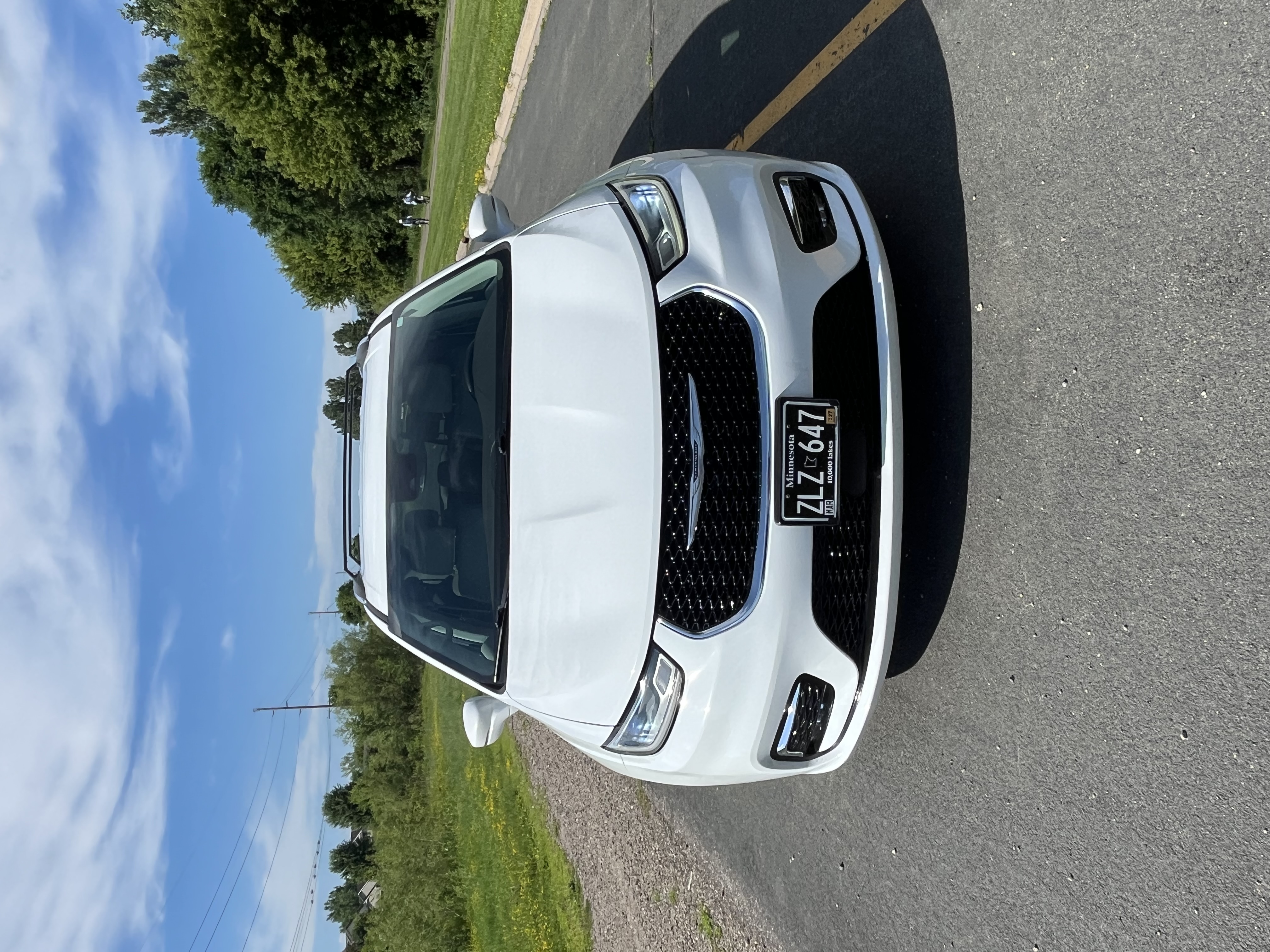 Used 2021 Chrysler Pacifica Touring-L w/ Uconnect Theater Family Group AWD/4WD image 9