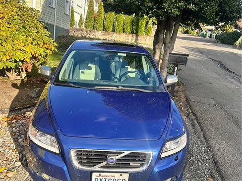 Used 2010 Volvo S40 T5 R-Design image 4