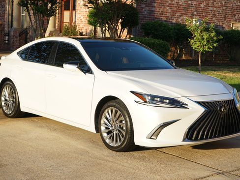 Used 2023 Lexus ES 350 Ultra Luxury w/ Accessory Package (Z2) image 12