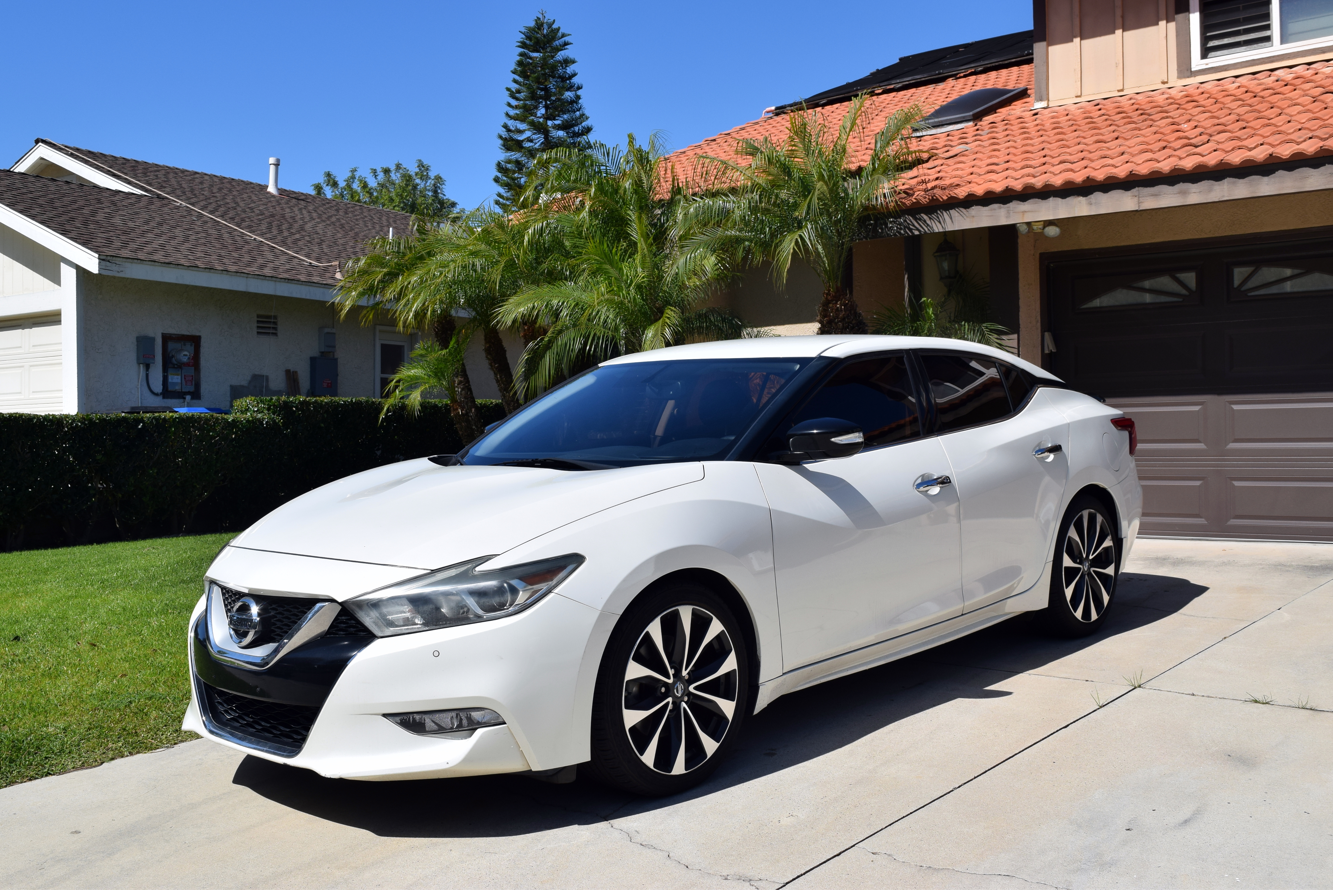 Used 2016 Nissan Maxima SR w/ Interior Lighting Package FWD image 1