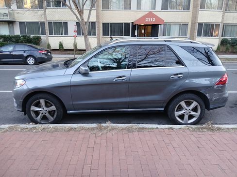 Used 2017 Mercedes-Benz GLE 350 350 4MATIC Sport Utility 4D image 2